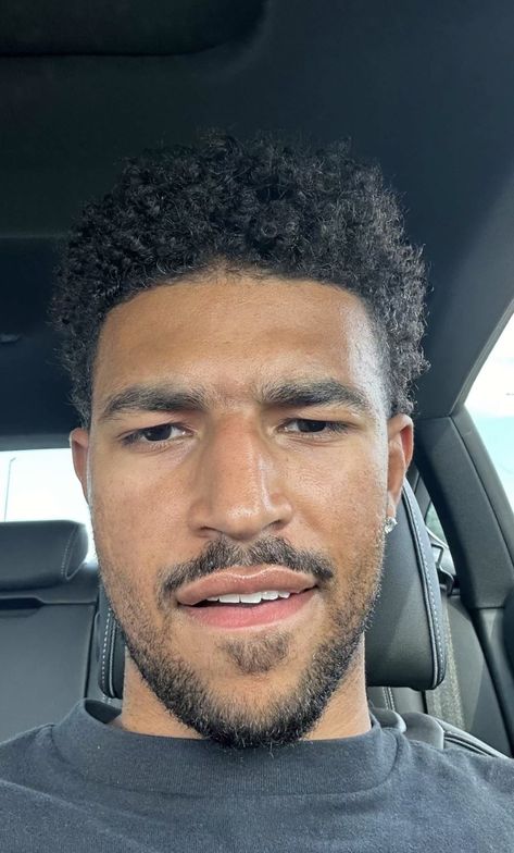 Fine Grown Men, Racially Ambiguous Man, Light Skin Black Men, Facial Hair Styles Black Men, Stubble Beard Black Men, Quentin Grimes, Mixed Men, Older Black Man, Curly Hair Black Men