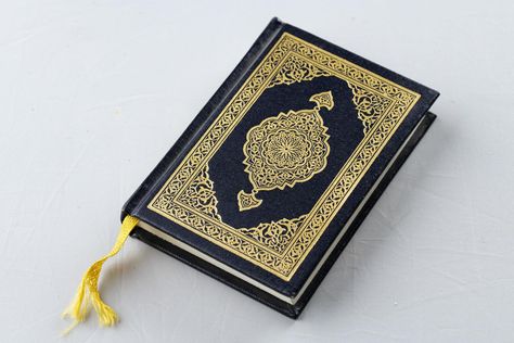 The holy book of Muslims, the Holy Quran, is decorated with gold Quran Book, Jimmy Carter, Ronald Reagan, Holy Quran, Bari, Abraham Lincoln, Lincoln, Quran, For Free