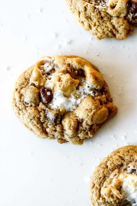 Sourdough cookies are soft, chewy, and loaded with graham crackers, chocolate, and marshmallows for a decadent s'mores cookie! Sourdough S’mores Cookie, Sourdough Discard Smores Cookies, Sourdough Smores Cookies, Sourdough Cookies, S Mores Cookies, Discard Recipes, Smores Cookies, Sour Dough, Sourdough Recipes