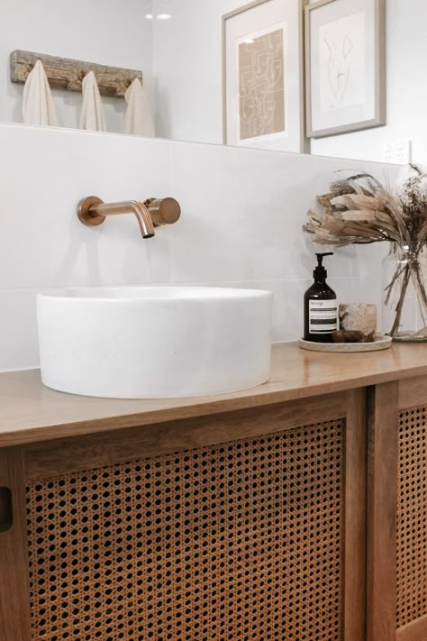 Bathroom Australia, Kitchen Australia, Tapware Bathroom, Kitchen Tapware, Australia Architecture, Interiors Aesthetic, Bathroom Architecture, Abi Interiors, Timber Shelves