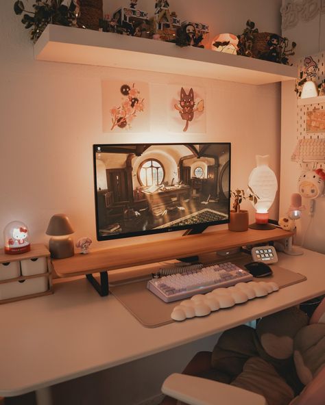 Gamer Desk Setup, Cozy Setup, Ergonomic Keyboard, Mouse Wrist Rest, Flat Interior Design, Gamer Desk, Girl Desk, Cute Decorations, Keyboard Stand