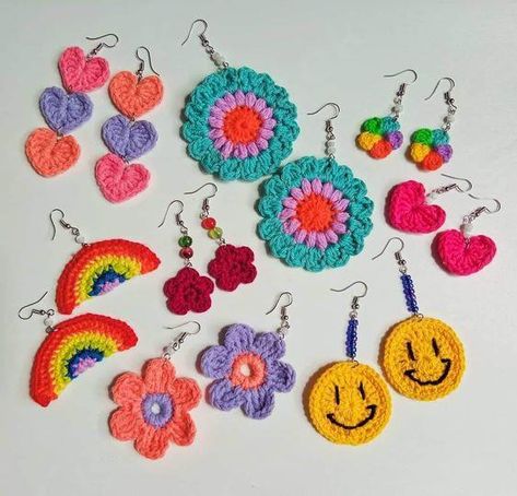 Crochet Jewelry Patterns Earrings, Wacky Jewelry, Crochet Earring Patterns, Crochet Jewelry Patterns, Crochet Earrings Pattern, Mode Crochet, Earrings Pattern, Crochet Business, Crochet Design Pattern