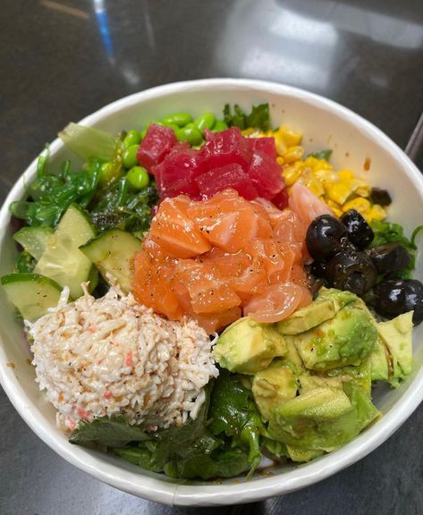 Poke Bowl Crab Meat, Poke Bowl Crab, Crab Poke Bowl, Poke Bowl Aesthetic, Sushi Poke Bowl, Crab Meals, Crab Bowl, Salmon Poke Bowl, Asian Bowl