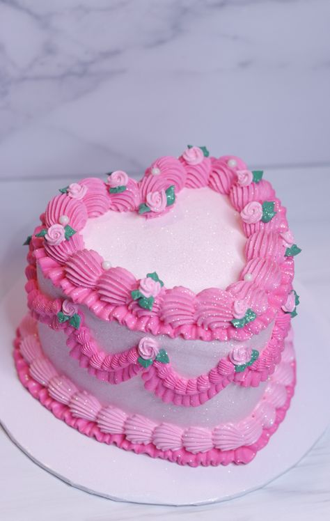 Cake With Drip, Heart Vintage Cake, Pastel Victorian, Pink Heart Cake, Victorian Cake, Vintage Heart Cake, Cake Heart, Creative Cake Decorating, Valentines Day Cakes