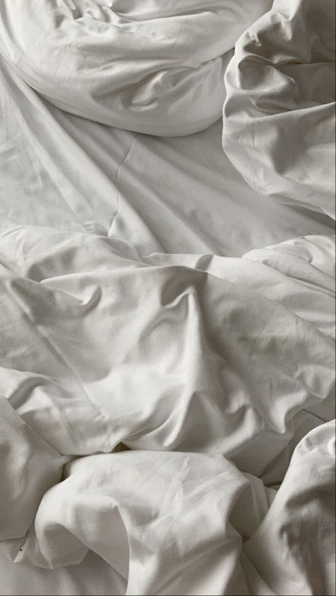 White Sheet Wallpaper, White Covers Aesthetic, Warm White Aesthetic, White Sheets Aesthetic, White Asthetics Photos, Clean Aesthetic White, Clean Wallpaper Aesthetic, White Clean Aesthetic, Off White Aesthetic