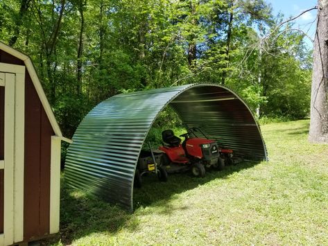 Trampoline Reuse Ideas, Recycled Trampoline Ideas Diy, Trampoline Coop Diy, Trampoline Recycle Ideas, Trampoline Repurpose Ideas, Trampoline Frame Repurpose, Trampoline Hacks, Upcycled Trampoline, Lawnmower Shed