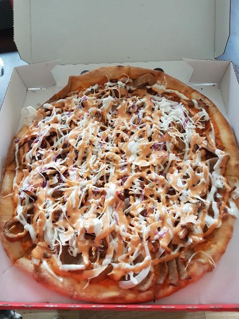 [I ate] Donar kebab pizza Kebab Pizza, Pizza Food, Salty Foods, Pizza Pasta, Daily Meals, Flavorful Recipes, Pizza Recipes, Street Food, Waffles