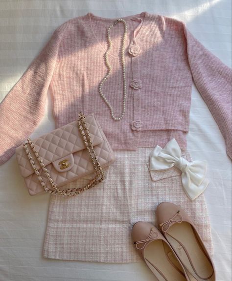 Feminine Winter Outfits, Preppy Chic Outfits, Girly Winter, Princess Coquette, Queen Outfit, Pink Outfits, Fancy Outfits, Girly Fashion, Outfits Fashion