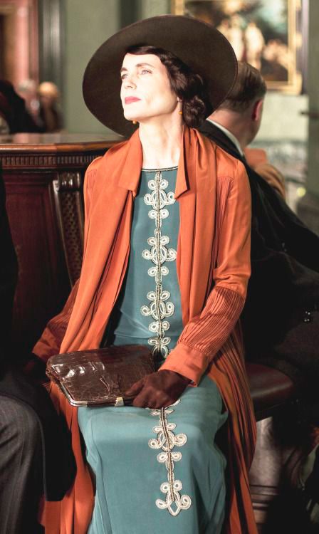 My Favourite Downton Abbey Fashions - Vintage Gal Downtown Abbey Fashion, Cora Crawley, Downton Abbey Costumes, Downton Abbey Dresses, Lady Sybil, Style Année 20, Elizabeth Mcgovern, Downton Abbey Style, Downton Abbey Fashion