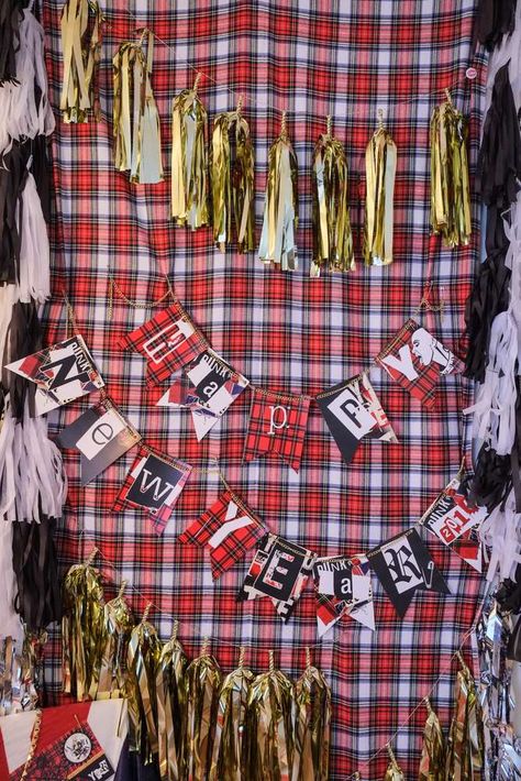 Glam Punk Rock New Year's Party Ideas | Photo 1 of 35 Diamond Pinata, Disco Ball Drink, Punk Cake, Rock Baby Showers, Punk Mohawk, Punk Badges, Grunge Party, Dining Centerpiece, Glam Punk