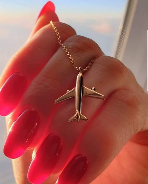 Aviation Jewelry, Airplane Necklace, Travel Airplane, Pretty Jewelry Necklaces, Make Up Videos, Image Swag, Fancy Jewellery Designs, Usa Jewelry, Follow My Page