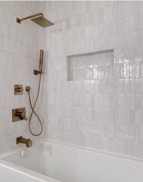 Zellige tile, delta Vero shower hardware, shower niche Tattoo Kitchen, Modern Shower Design, Makeover Kamar Mandi, Girls Bathroom, Upstairs Bathrooms, Modern Shower, Bathroom Renos, Bath Remodel, House Bathroom