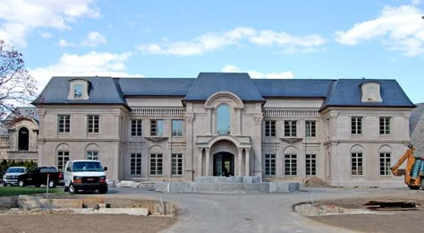 30,000 square foot home in Toronto's Bridle Path.  Has 4500 square foot indoor pool, 13 bathrooms, 8 bedrooms, 3 laundry rooms, 1 library, a soccer field and home theatre.  We supplied our North Country Unfading Black roofing slate, 18" x 10" x 1/4" Classical Architecture House, Mansion Ideas, Luxury Houses Mansions, Classical House, Houses Mansions, Fotografi Digital, Dream Mansion, Toronto Life, Mansions Homes