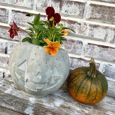 DIY Concrete Pumpkin Planter - It's Me, ChristyB Hobby Lobby Fall Decor, Pumpkin Planters, Cement Pumpkins, Hobby Lobby Fall, Pumpkin Mold, Pumpkin Planter, Plastic Pumpkins, Diy Concrete, Pumpkin Candy