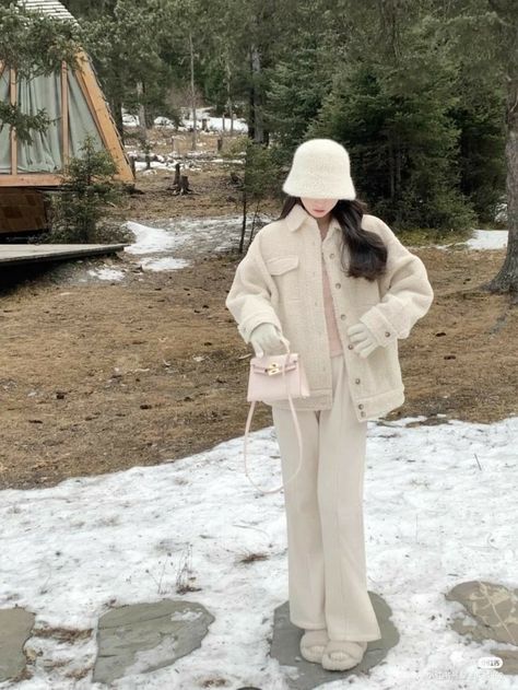 Korean Style Winter Outfits, Winter Fashion Outfits Korean, Korea Winter Outfit, Chinese Douyin, Korean Fashion Grunge, Winter Outfits Korean, Korean Winter Outfits, Simple Streetwear, Japan Outfits