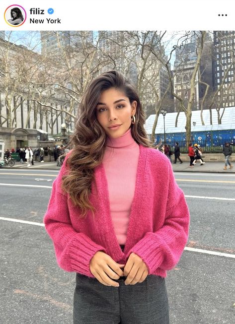 Pink Work Outfit, Pink Cardigan Outfit, Pink Sweater Outfit, Pink Selfie, Outfits Quotes, Casual College Outfits, Best Winter Outfits, Winter Fashion Outfits Casual, Ny City