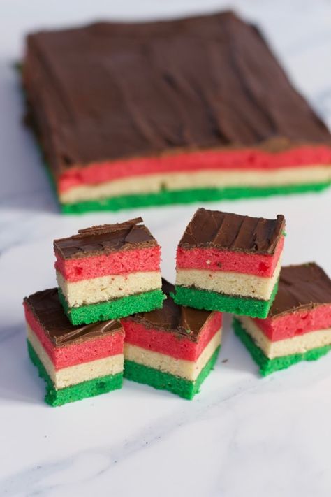 Italian Rainbow Cookies or 7 Layer Cookies are easier to make than they look, the perfect Cookie to make for the Holidays as gifts or to make for a cookie exchange #Italian #italiancookies #cookies #christmascookies Italian Household, Seven Layer Cookies, 7 Layer Cookies, Rainbow Cookies Recipe, Italian Cookie Recipe, Italian Rainbow Cookies, Gluten Free Italian, Italian Christmas Cookies, Italian Pastry