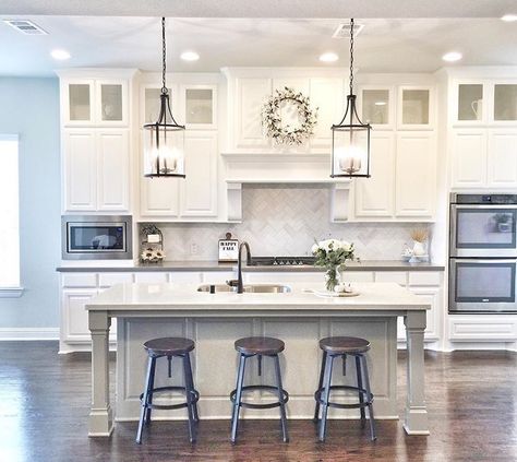 Extend cabinets to ceiling with glass cabinets. White Kitchen Black Pendant Lights, Remolded Kitchen, Backpack Organizer, Cabinets To Ceiling, Double Ovens, Kitchen Retro, Kitchen Redo, White Kitchen Cabinets, Kitchen Remodel Idea