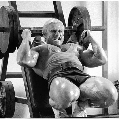 Tom Platz Tom Platz, Noxus League Of Legends, Bodybuilding Posters, Perfect Squat, Aesthetics Bodybuilding, Gym Wallpaper, Bodybuilding Pictures, Leg Training, Compound Exercises