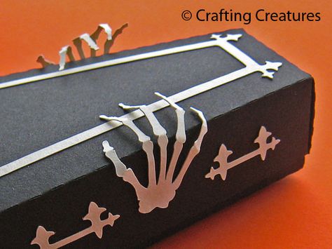 Halloween Coffin Party Favor Boxes - Knuckles by Crafting Creatures, via Flickr Coffin Out Of Cardboard, Cardboard Coffin Template, Coffin Gift Box Diy, Dracula Coffin, Mini Wood Coffin Craft, Coffin Box, Halloween Coffin, Paper Gift Box, Party Favor Boxes