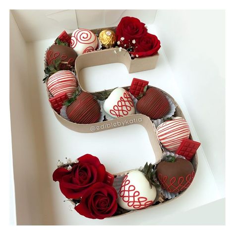 Letter Boxes With Strawberries, Chocolate Strawberry Box Ideas, Chocolate Covered Strawberries Letters, Chocolate Covered Strawberry Letter Boxes, Chocolate Covered Strawberry Gift Boxes, Treats Business, Strawberry Boxes, Strawberries Ideas, Lilo And Stitch Cake