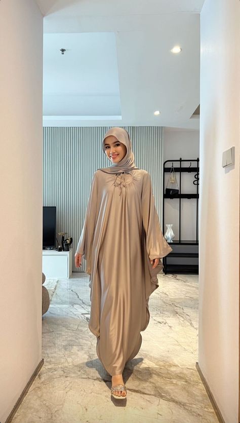 Kaftan Dress Modern, Lebaran Outfit, Dress Muslim Modern, Dress Gamis, Girls Dress Outfits, Ootd Dress, Fashion Muslim, Modesty Fashion, Muslim Fashion Dress