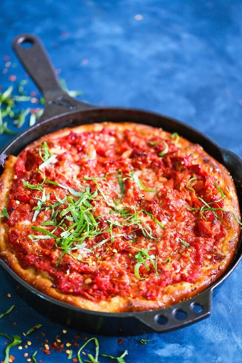 Chicago Deep Dish Pizza Recipe, Chicago Style Deep Dish Pizza, Deep Dish Pizza Recipe, Chicago Deep Dish Pizza, Chicago Style Pizza, Gourmet Pizza, Cast Iron Recipes, Deep Dish Pizza, Italian Pizza