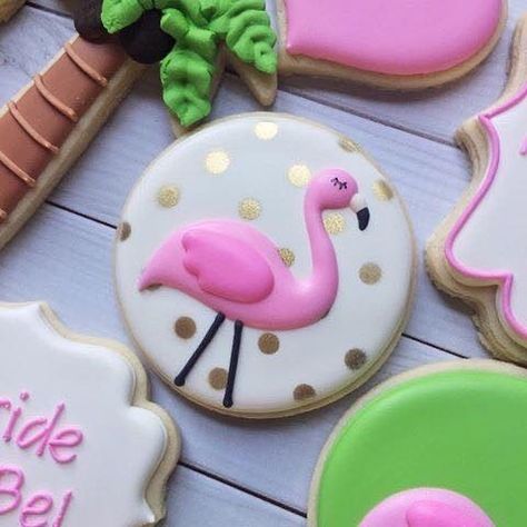 Flamingo Cookies, Luau Cookies, Tropical Birthday Cake, Lila Party, Beach Cookies, Flamingo Cake, Flamingo Birthday Party, Flamingo Theme, Fiesta Tropical