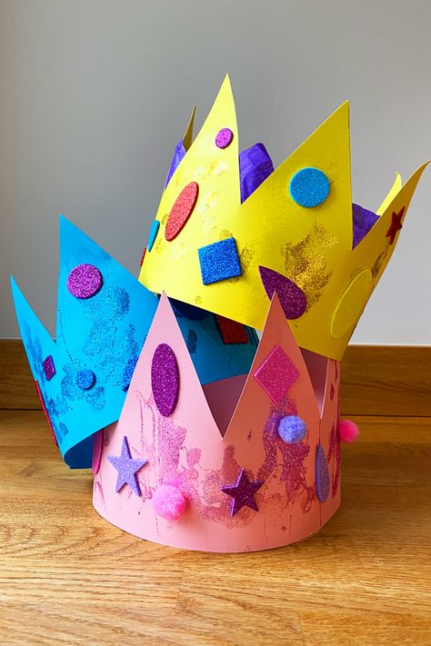 Crown craft for toddlers and preschoolers Birthday Crown Preschool, Preschool Birthday Crown, Preschool Crown Craft, King Crown Craft Preschool, Celebration Theme Preschool, Crown Decorating Craft, King And Queen Crafts For Preschool, How To Make A Paper Crown Easy, Royalty Crafts Preschool