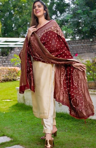 Banarasi Dupatta Suits Party Wear, Banarsi Dupatta Suits, Banarsi Suit Design With Pant, Banarsi Suit Design Latest, Banarsi Suit Design Indian Style, New Dupatta Designs, Banarasi Dupatta Suits, Puja Outfits, Banarasi Suit Designs Latest