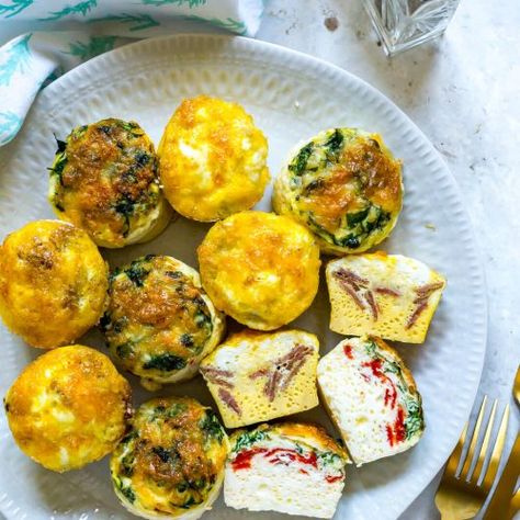 Copycat Oven-Baked Starbucks Egg Bites - The Girl on Bloor Roasted Red Pepper Egg Bites, Red Pepper Egg Bites, Spinach Egg Bites, Pepper Egg Bites, Wendys Spicy Chicken, Starbucks Egg Bites Recipe, Oven Baked Eggs, Crock Pot Lasagna Recipe, Chicken Marsala Easy