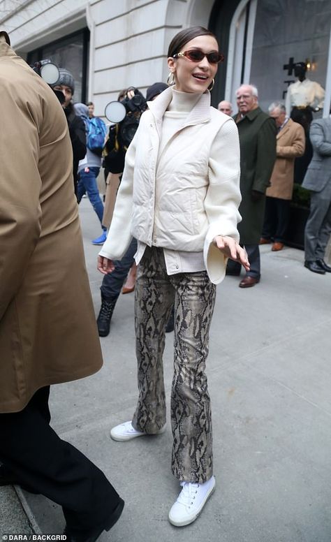 Snakeskin Pants Outfit, Ralph Lauren Fashion Show, Snakeskin Pants, Ralph Lauren Fashion, Bella Hadid Street Style, 7 February, Bella Hadid Outfits, Bella Hadid Style, Hadid Style