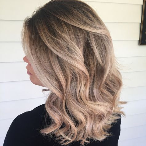 Blonde Hair Neutral, Cool Beige Blonde Hair, Blonde Hair Shadow Root, Hair Shadow Root, Dark Roots Blonde Hair Balayage, Vanilla Blonde, Root Shadow, Beige Blonde Hair, Shoulder Length Blonde