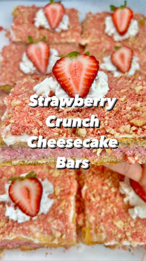 Walking Strawberry Cheesecake Dessert, Strawberry Crunch Churro Cheesecake, Strawberry Churro Cheesecake, Dessert Mexican, Banana Bread Muffin Recipe, Crescent Roll Crust, Churro Cheesecake, Strawberry Crunch, Amazing Meals