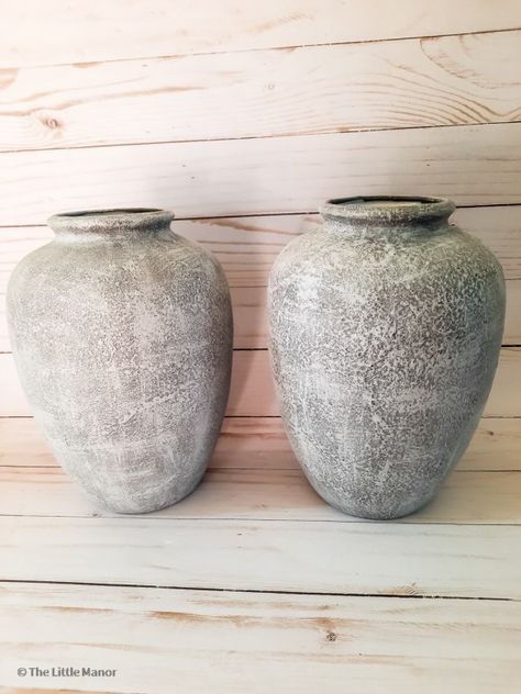 Texture Spray Paint Vase, Ideas Vestidor, White Wash Paint, Aged Pottery, Pottery Barn Living, Decorating Pots, Spray Paint Vases, Succulent Wreath Diy, Diy Painted Vases