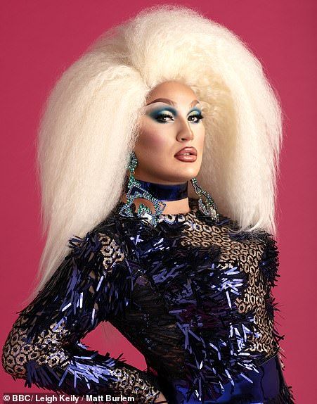 Liverpudlian royalty: The Vivienne... The Vivienne Drag, Trans Film, Rupaul Drag Queen, Rupaul Drag Race, Drag Queen Makeup, Girls Aloud, Queen Makeup, Drag Makeup, Queen Costume