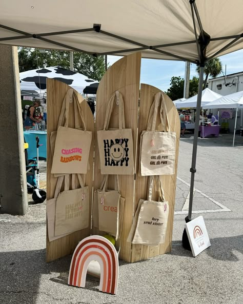 Our market setup 🌈 Personalized gifts you can expect to see at all our markets: 🔸 Customized mugs, tumblers & wine glasses 🔸 Aromatherapy candles 🔸 Sweatshirts 🔸 Canvas tote bags 🔸 Travel makeup bags & jewelry boxes 🔸 Hair claw clips Thank you @hotgirlsshopsmall for having us back! 🫶🏼 • • • #hotgirlsshopsmall #shopsmall #supportlocalbusinesses #orlandomarkets #orlandoevents #floridamarkets #orlandosmallbusiness #customgifts #personalizedgifts Canvas Bag Display Ideas, How To Display Tote Bags At A Craft Fair, Tote Bag Display Craft Fair, Display Tote Bags, Boutique Vendor Booth Ideas, Bag Stand Display, Tote Bag Display, Market Displays Booth Ideas, Market Setup