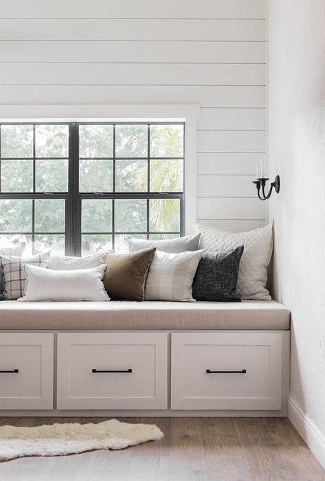 DIY Window Bench Seat / Reading Nook - Jenna Sue Design Blog Window Bench Seat With Storage, Diy Window Bench, Relaxing Corner, Diy Bench Seat, Breakfast Nook Bench, Diy Window Seat, Bench Seat Dining, Custom Bench Seating, Window Bench Seat