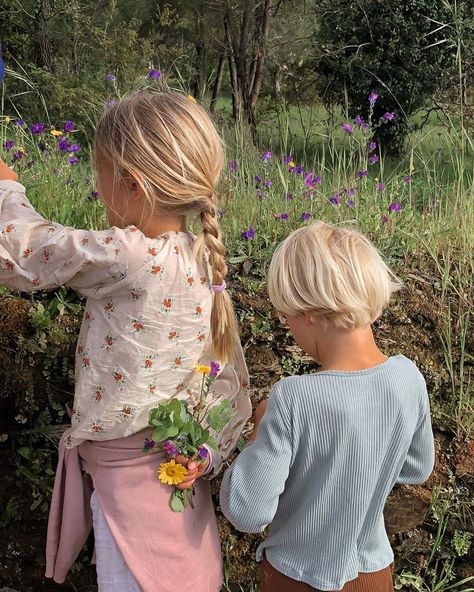 These are the moments we’ll remember most Countryside Lifestyle, Motherhood Aesthetic, Blonde Kids, Blonde Babies, Children Praying, Good Mother, I Want A Baby, Mum Life, Country Kids