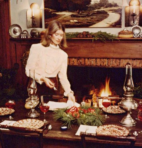 Thanksgiving Spread Aesthetic, New York Thanksgiving Aesthetic, Martha Stewart Tablescapes, Fall Thanksgiving Aesthetic, Martha Stewart 90s, Thanksgiving Cooking Aesthetic, Thanksgiving Aesthetic Table, Martha Stewart Interior Design, Christmas Dining Tables