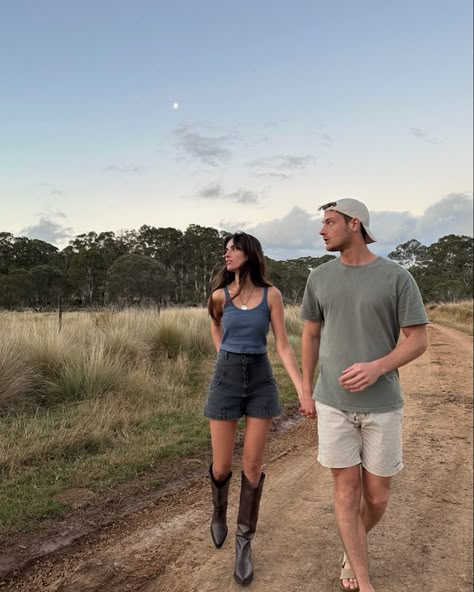 Farm Outfit Women Summer, Colorado Outfits Spring, Colorado Outfits Summer, Arizona Aesthetic Outfits, Arizona Outfits Summer, Farm Outfit Women, Cute Hiking Outfit Summer, Outfit Ideas For Hot Weather, Garnet Flats