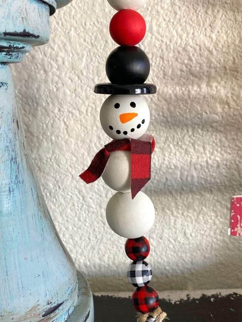 Snowman Wood Bead Garland Diy, Diy Beaded Snowman Ornaments, Wooden Bead Snowman Ornament, Bead Snowman Ornament, Snowman Beads, Bead Snowman, Christmas Crafts Kids Ornaments, I Is For Ice, Snowman Garland