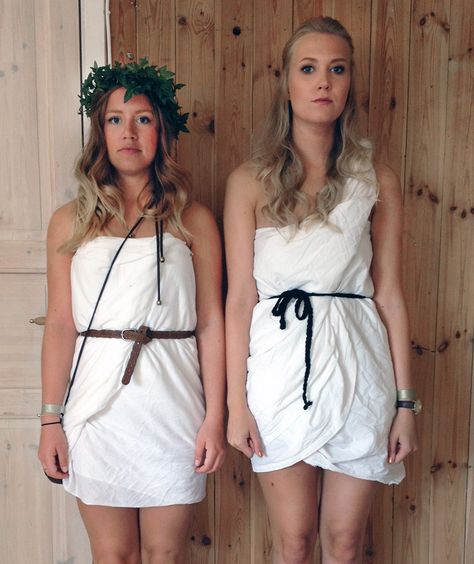 Diy Toga Costume For Women Sheet, How To Make A Toga Out Of A Sheet, Diy Toga Costume For Women, Toga Party Costume Diy, Toga Night, How To Make A Toga, Toga Fancy Dress, Toga Costume Diy, Toga Outfits