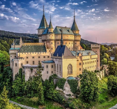 Bojnice Castle, Himeji Castle, Medieval Fortress, Neuschwanstein Castle, Chateau France, Edinburgh Castle, Southern Italy, Windsor Castle, Beautiful Castles