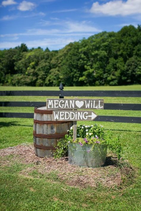 Southern Rustic Wedding Decor Ideas / http://www.himisspuff.com/country-rustic-wedding-ideas/3/ Country Rustic Wedding Ideas, Country Rustic Wedding, Rustic Wedding Ideas, Virginia Wedding Venues, Rustic Wedding Venues, Wedding Entrance, Rustic Country Wedding, Rustic Chic Wedding, Western Wedding