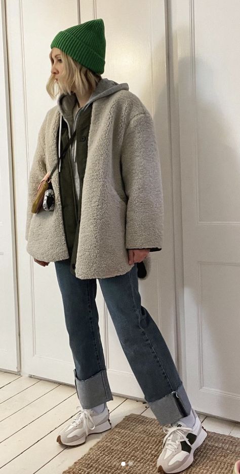 Comfy Cosy Outfit, Nyc Fall Outfits Midsize, Winter Street Style Nyc, Teal Puffer Jacket Outfit, Styling Beanies Women, Oregon Winter Outfits, Scotland Outfit Winter, Centre Parcs Outfit, Warm Winter Outfits Layers Cold Weather