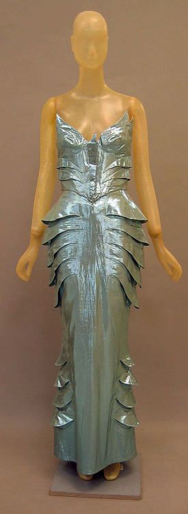 Evening Dress Thierry Mugler, 1989 The Metropolitan Museum of... Thierry Mugler Dress, Mugler Dress, Couture Mode, Futuristic Fashion, 1980s Fashion, Thierry Mugler, Mode Inspo, Draped Dress, Mode Vintage