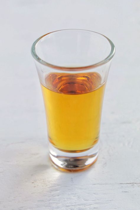 Looking for some easy shots to make for parties? These shots are made with vodka, tequila, whiskey, and more! These recipes are simple to make and your friends are going to be asking for more of these fun alcoholic shots. Many of these shots are easy to make in bulk. 2 Ingredient Shots, Easy Shots To Make, 2024 Cocktails, Alcoholic Shots, Shots To Make, Shots Alcohol Recipes, Popular Shots, Hey Bartender, Shots Alcohol