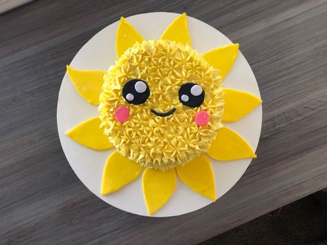 Sun Cake And Cupcakes, Sun Cake Decoration, Sun Cake Ideas, Sunshine Cake Birthday, Sun Cake Birthday, Sun Moodboard, Sunshine Cakes, Sunshine Birthday Cakes, Cake Pinterest