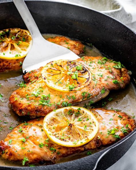 This Chicken Francese is a classic Italian-American chicken dish, that's incredibly easy to prepare and cook. It's so delicious it will become a staple in your weeknight dinner rotation! I'm talking gourmet chicken right at home, in only one pan and 30 minutes! #chickenfrancese #chicken #onepan #30minutes Gourmet At Home, Easy Gourmet Recipes, Gourmet Meals At Home, Gourmet Chicken Recipes, Fancy Chicken Recipes, Crockpot Baking, Chicken Gourmet, Chicken Francese Recipe, Chicken Francese